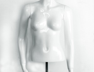 GLOSSY MANNEQUIN